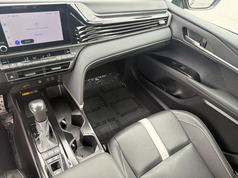 Used 2025 Toyota Camry SE FWD image 22