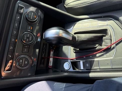 Used 2020 Volkswagen Tiguan SE w/ Panoramic Sunroof Package FWD image 25