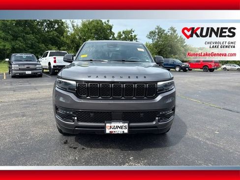 Used 2024 Jeep Wagoneer Series II AWD/4WD image 11