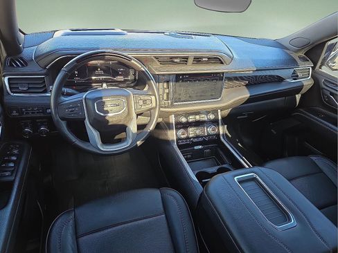 Used 2023 GMC Yukon Denali w/ Denali Reserve Package image 12