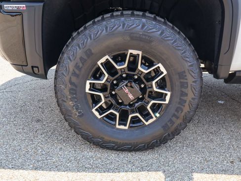 New 2026 GMC Sierra 2500 AT4X w/ LPO, Black Badging Package AWD/4WD image 39