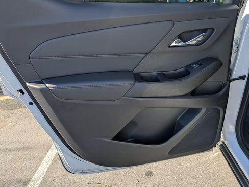 Used 2023 Chevrolet Traverse RS image 28