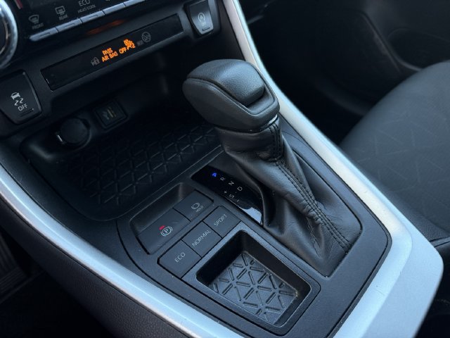 Used 2025 Toyota RAV4 XLE FWD image 20