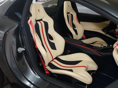 Used 2021 Ferrari 812 GTS RWD image 15