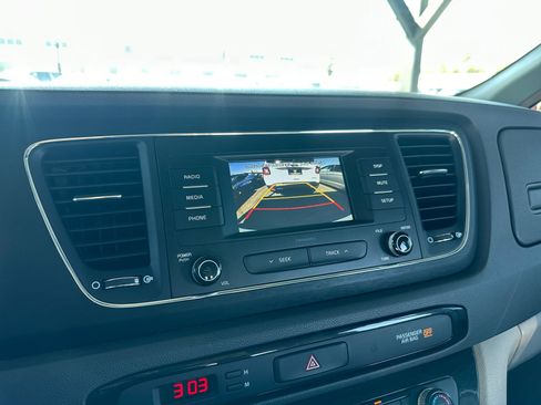 Used 2017 Kia Sedona L FWD image 21