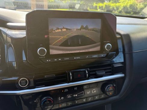 Used 2022 Nissan Pathfinder SV FWD image 13