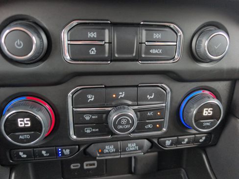 Used 2024 Chevrolet Suburban High Country w/ Max Trailering Package AWD/4WD image 39