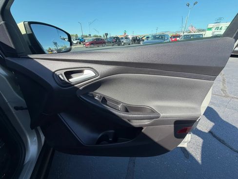 Used 2015 Ford Focus SE FWD image 15