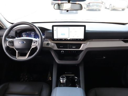 Used 2025 Ford Explorer Active w/ Active Comfort Package RWD image 27