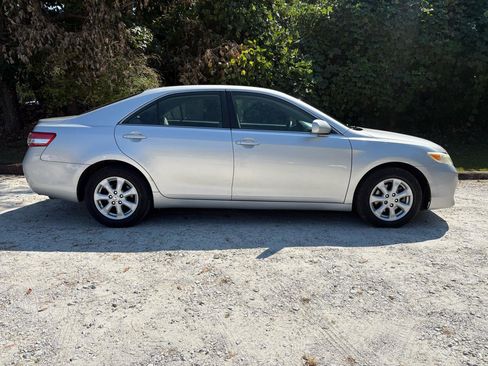 Used 2011 Toyota Camry LE w/ LE Extra-Value Pkg FWD image 2