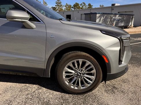 Used 2024 Cadillac XT4 Premium Luxury image 13