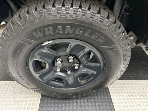 Used 2022 Jeep Wrangler Unlimited Sport image 23