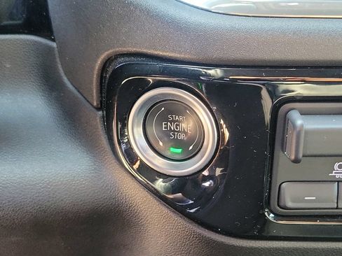 Used 2025 GMC Sierra 1500 SLT AWD/4WD image 22