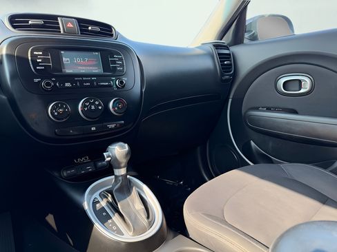 Used 2015 Kia Soul FWD image 16