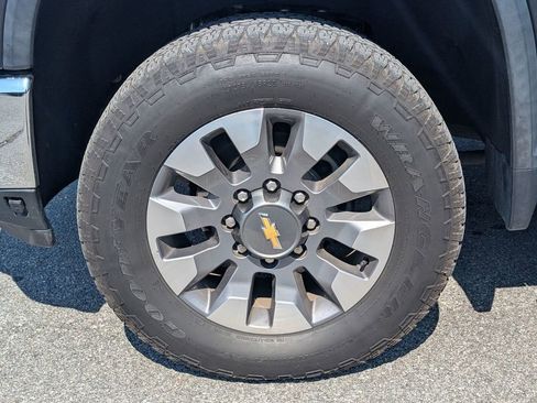 Used 2024 Chevrolet Silverado 2500 LT AWD/4WD image 11