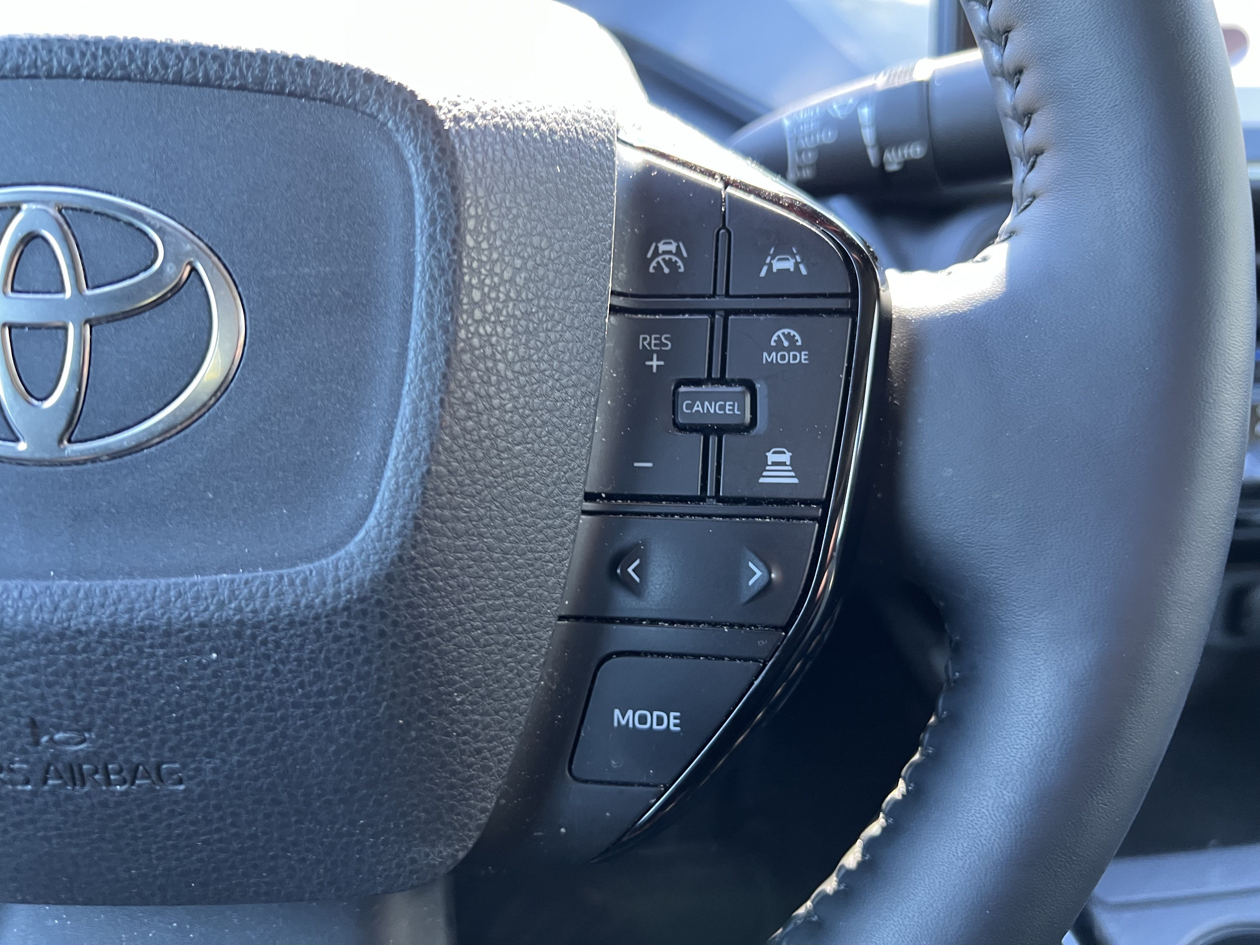 Used 2025 Toyota Prius XLE FWD image 20