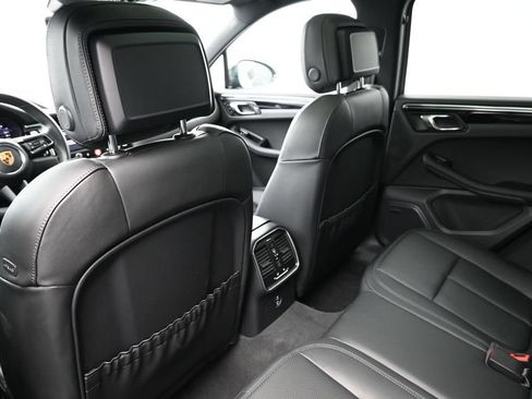 Certified 2025 Porsche Macan w/ Premium Package Plus AWD/4WD image 8