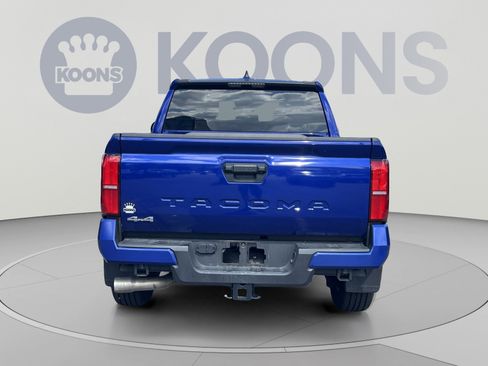 Used 2025 Toyota Tacoma SR5 AWD/4WD image 5