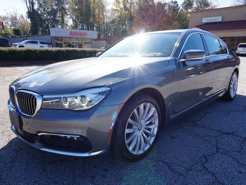 Used 2017 BMW 740i image 3