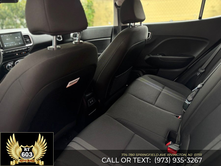 Used 2025 Hyundai Venue SEL FWD image 8