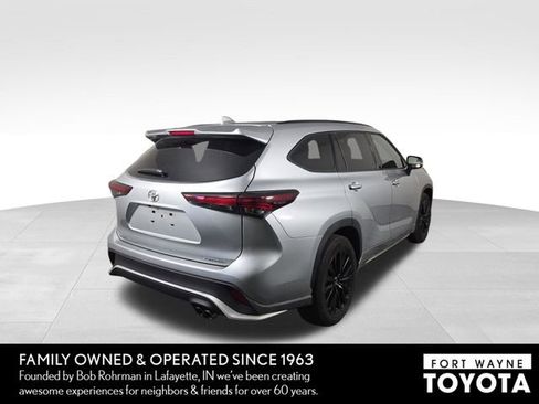 Used 2025 Toyota Highlander XSE AWD/4WD image 7