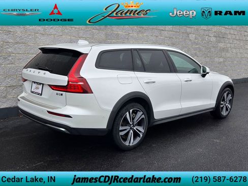 Used 2025 Volvo V60 B5 Cross Country Plus AWD/4WD image 5