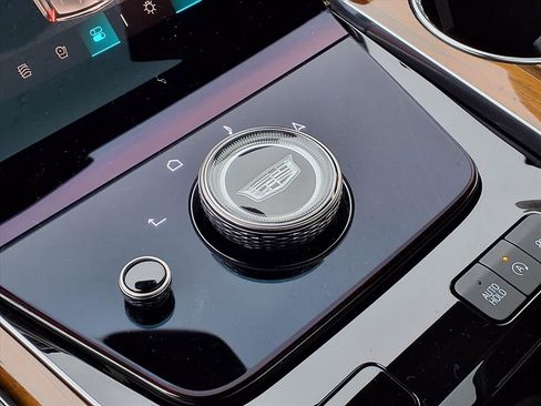 Used 2025 Cadillac Escalade Sport Platinum w/ LPO, ONYX Package image 23