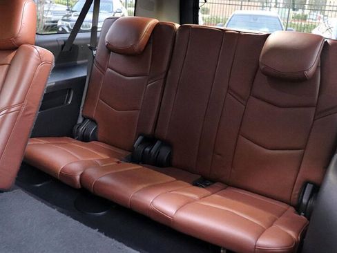 Used 2020 Cadillac Escalade ESV Premium Luxury image 35