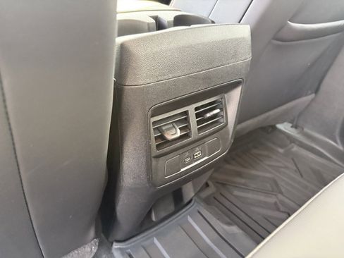 Used 2024 Chevrolet Colorado Z71 w/ Z71 Convenience Package 2 image 19