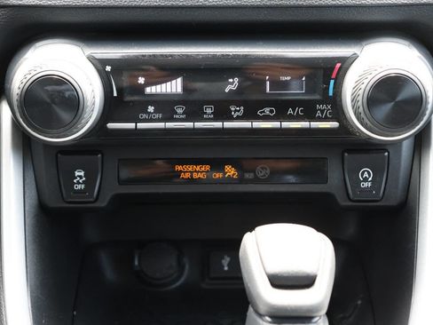 Used 2020 Toyota RAV4 LE AWD/4WD image 21
