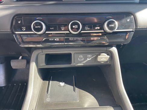 Used 2024 Honda Pilot Touring image 14