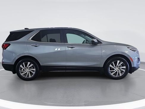 Used 2024 Chevrolet Equinox LT FWD image 2