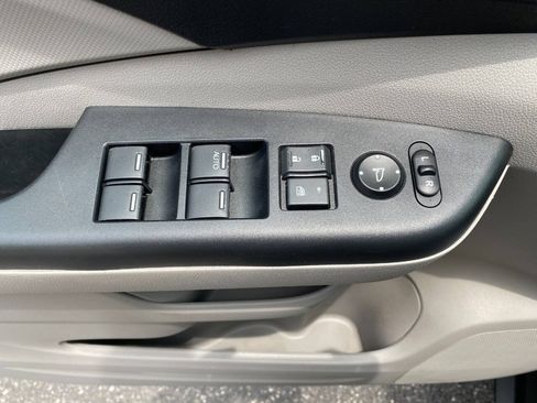Used 2014 Honda CR-V LX image 12