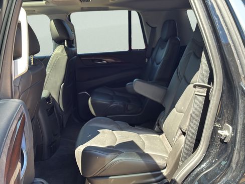 Used 2020 Cadillac Escalade Premium Luxury AWD/4WD image 25