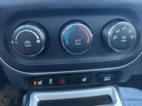 Used 2017 Jeep Compass High Altitude image 24