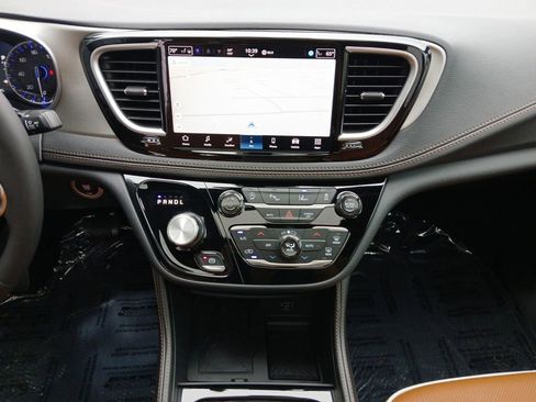 New 2026 Chrysler Pacifica Pinnacle FWD image 3