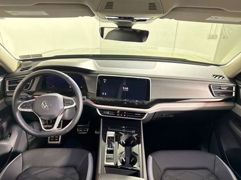Used 2025 Volkswagen Atlas Peak Edition SE image 23