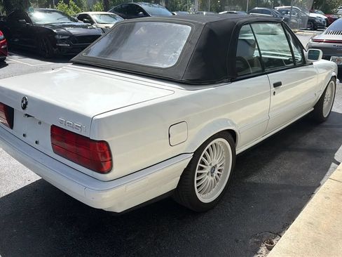 Used 1991 BMW 325i Convertible RWD image 3