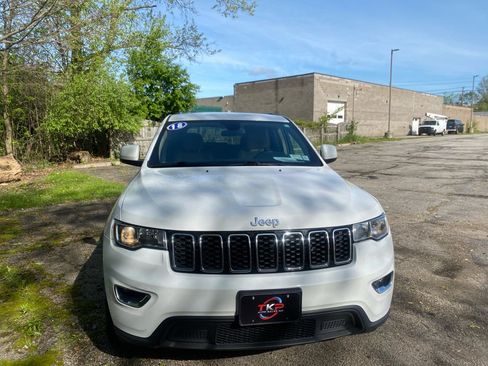 Used 2018 Jeep Grand Cherokee Laredo AWD/4WD image 8