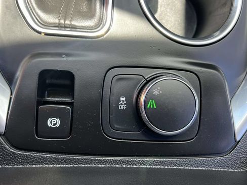 Used 2019 Chevrolet Traverse LT FWD image 34