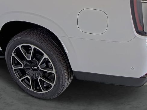 New 2026 Chevrolet Suburban RST AWD/4WD image 9