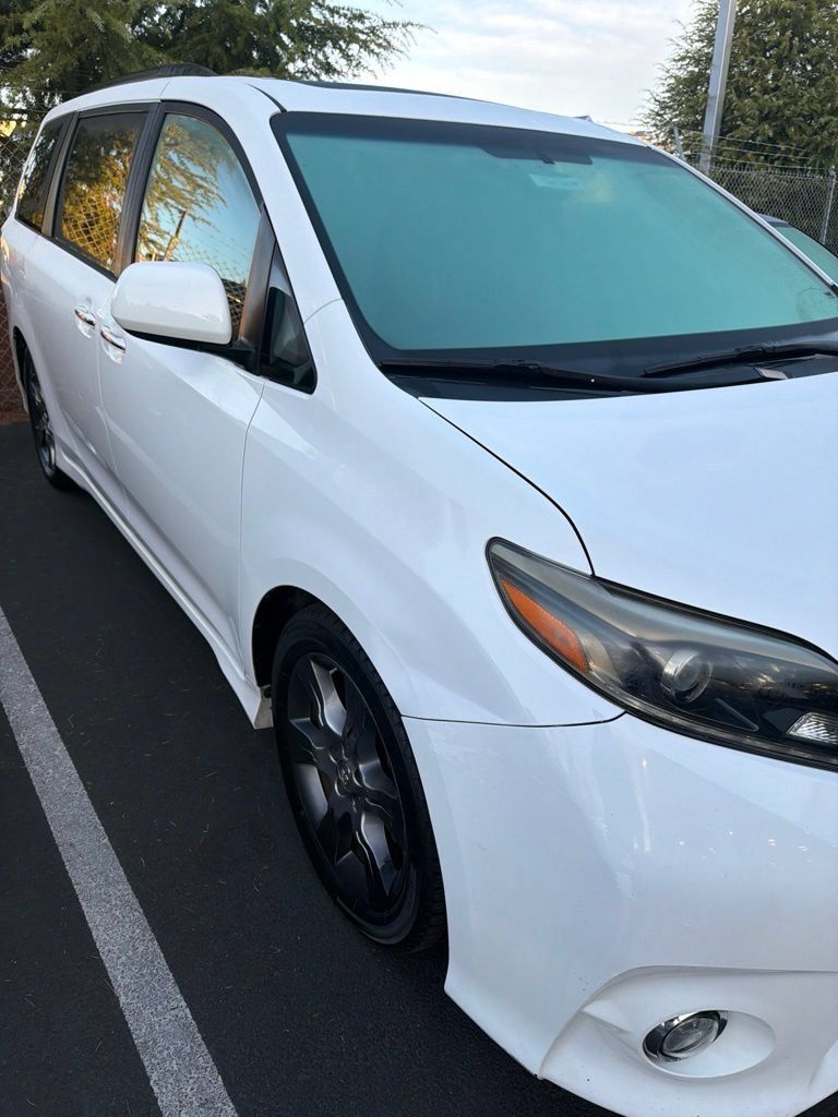 Used 2015 Toyota Sienna SE Premium FWD image 3