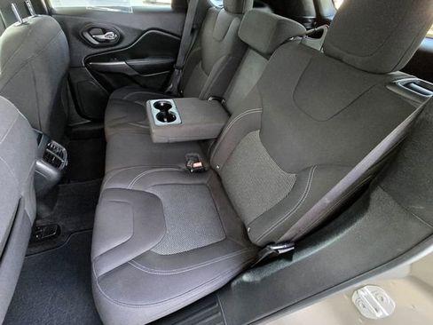 Used 2019 Jeep Cherokee Latitude w/ Popular Appearance Group image 20