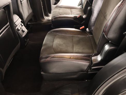 Used 2019 Ford Explorer XLT w/ Equipment Group 202A FWD image 13