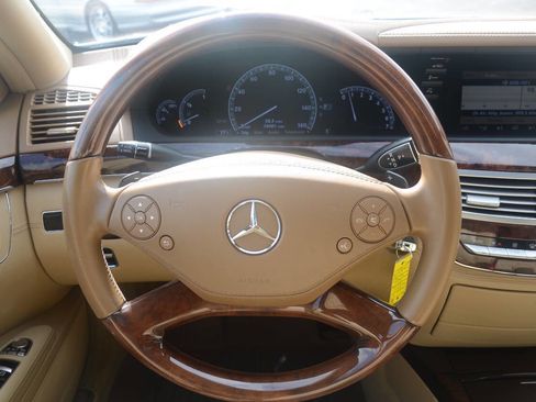 Used 2011 Mercedes-Benz S 550 image 24
