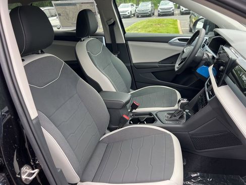 New 2026 Volkswagen Taos SE FWD image 23