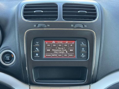 Used 2011 Dodge Journey Mainstreet w/ Popular Equipment Group FWD image 12