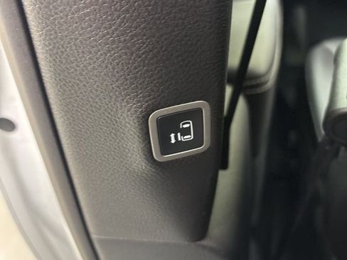 New 2026 Chrysler Pacifica Select image 24