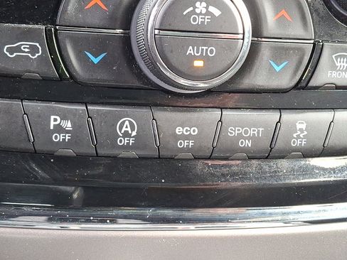 Used 2019 Jeep Grand Cherokee Limited image 24