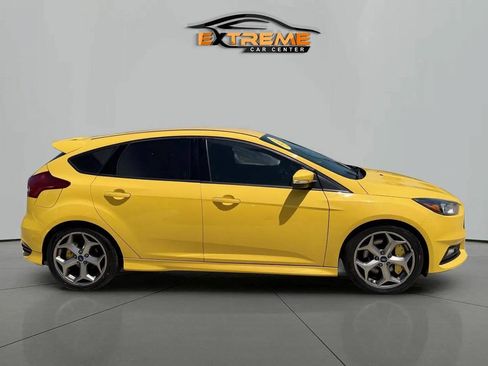 Used 2017 Ford Focus ST FWD image 7